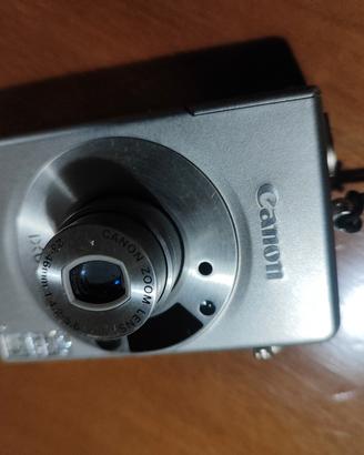 macchina fotografica digitale Canon IXUS II tascab