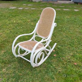 Sedia a dondolo vintage in legno paglia di Vienna