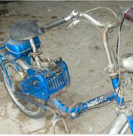 Bicicletta a motore bianchi