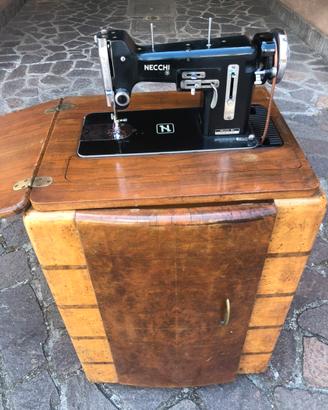 Macchina da cucire Necchi serie Nova  con mobile
