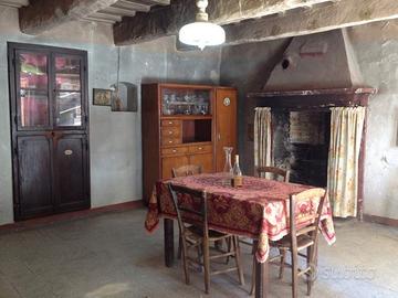 Casa rustica in pietra semiristrutturata