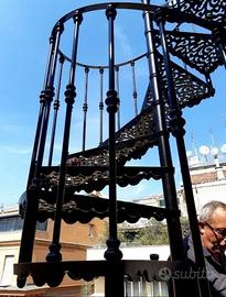 Scala a chiocciola ferro battuto
