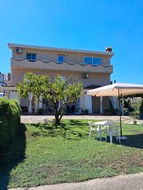 Vacanze al mare bivano sul giardino