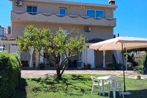 Vacanze al mare bivano sul giardino