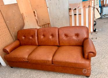 Divano letto pelle  e 2 poltrone  come nuovo