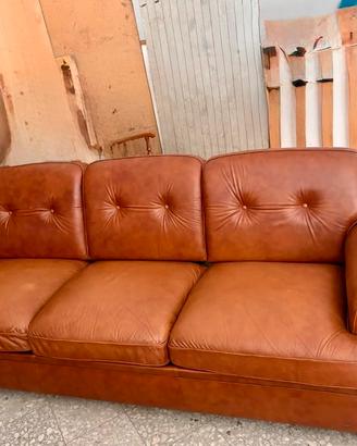 Divano letto pelle  e 2 poltrone  come nuovo