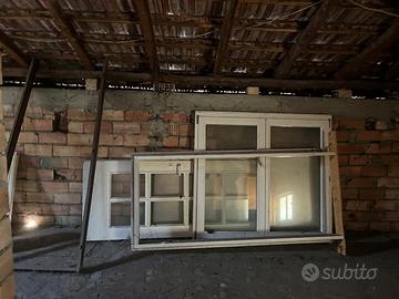 Blocco vari serramenti laccati bianchi