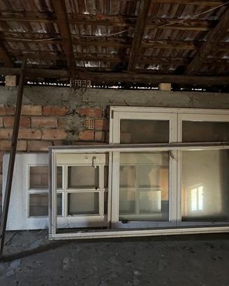 Blocco vari serramenti laccati bianchi