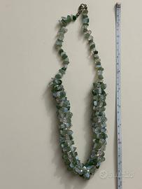 Collana in pietre dure verdi e azzurre con perle