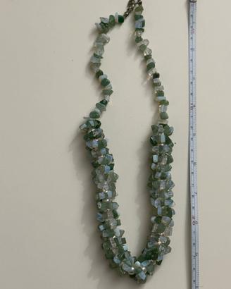 Collana in pietre dure verdi e azzurre con perle