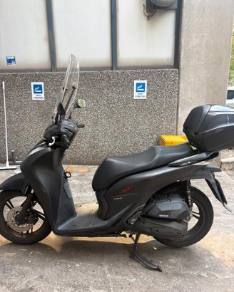 Sh 150i  2023.   28.300Km     2400€