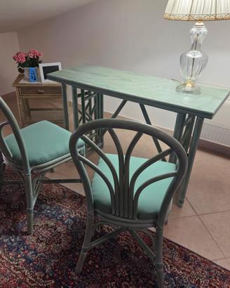 Tavolo con sedie in legno