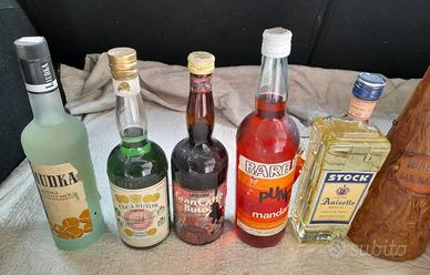 Lotto 10 bottiglie sigillate vodka Stock CocaButon