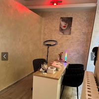 Tavolo per le unghie con tutto incluso