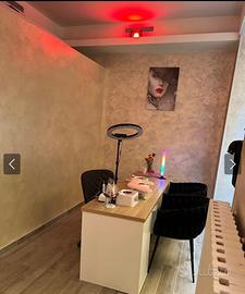 Tavolo per le unghie con tutto incluso