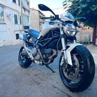 Ducati Monster 696