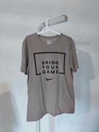 Nike t-shirt "the nike tee". taglia m