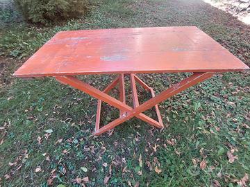 Tavolo in legno vintage con supporto ripiegabile