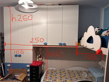 Armadio a ponte con lettino sospeso cameretta