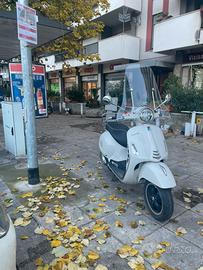 Vespa 300 GTS SUPER