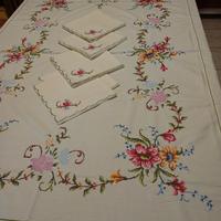 tovaglia da 8 ricamata a mano 