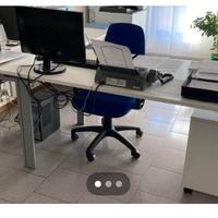 1 scrivania con cassettiera