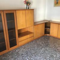 Mobile con vetrinetta e libreria
