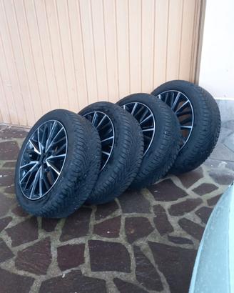 Cerchi in lega e gomme invernali Yaris Cross