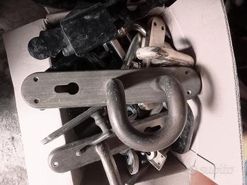 maniglie per porte e finestre