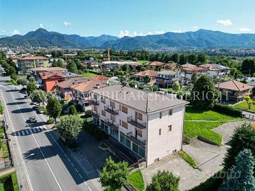 Palazzo / Stabile di 1145 m² con più di 5 locali a