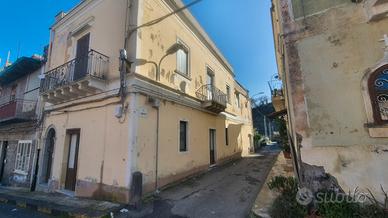 Palazzetto Singolo su 2 Livelli con Garage