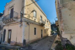 Palazzetto Singolo su 2 Livelli con Garage