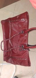 Borsa da donna in similpelle.