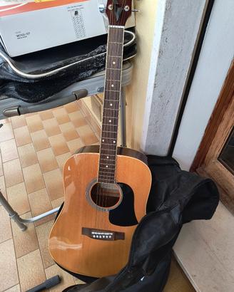 chitarra acustica e tastiera 