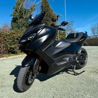 TMAX 560 Tech Max 2025 - 4.300 km - Garanzia 2032