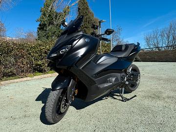 TMAX 560 Tech Max 2025 - 4.300 km - Garanzia 2031