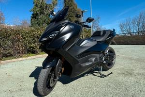 TMAX 560 Tech Max 2025 - 4.300 km - Garanzia 2031