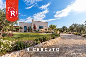 Villa di 4650 m² con 5 locali a Lizzanello