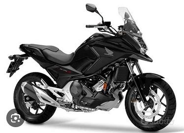  NC 750 incidentata 