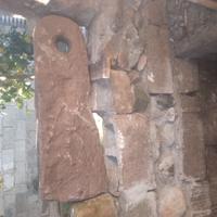 pietra antica  con buco