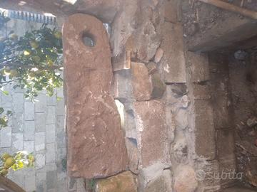 pietra antica  con buco