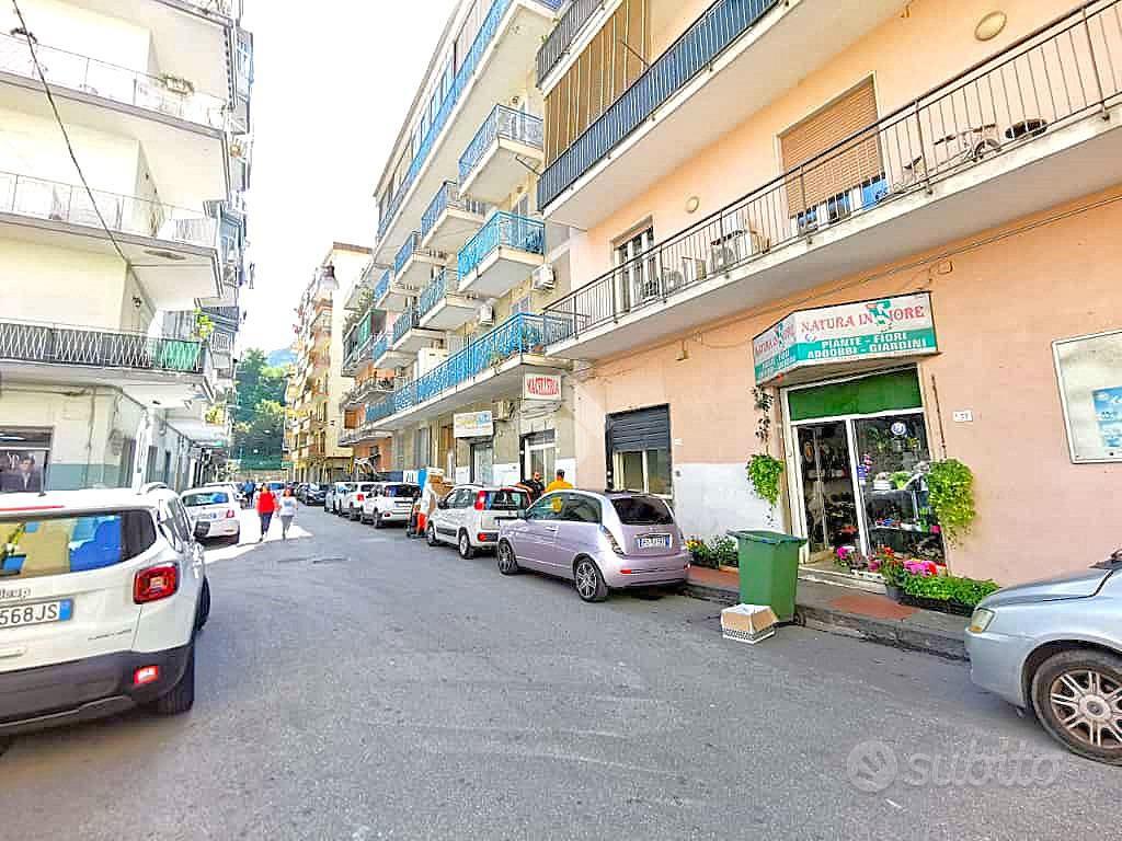 NEGOZIO A CASTELLAMMARE DI STABIA - Altro
