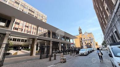 NEGOZIO A NAPOLI
