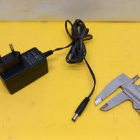 Alimentatore 220 V, uscita 9 V DC - 1000 mA - 1 A