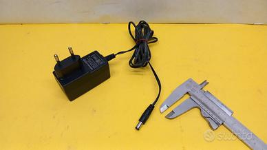 Alimentatore 220 V, uscita 9 V DC - 1000 mA - 1 A