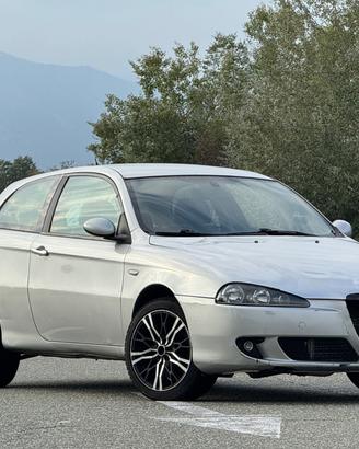 Alfa Romeo 147 1.9 JTD (120) 3 porte Distinctive E