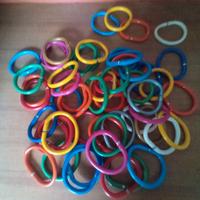 Bracciali colorati in plastica