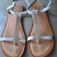 Sandalo infradito per bambina in pelle. N.33