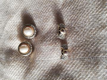 DUE PAIA DI ORECCHINI DI BIGIOTTERIA