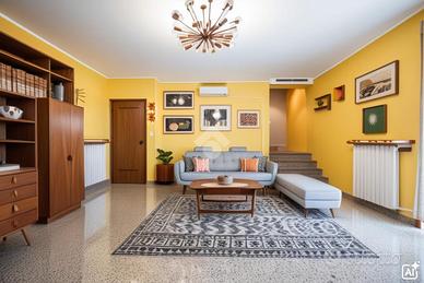 VILLA A SCHIERA A REGGIO NELL'EMILIA